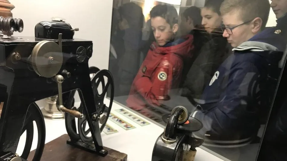 Los alumnos de Secundaria visitan la exposición en la Filmoteca