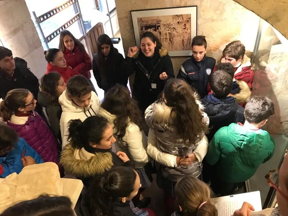 Foto 8 - Los alumnos de ESO del Colegio San Juan Bosco visitan la exposici&oacute;n &lsquo;Artilugios para fascinar&rsquo;