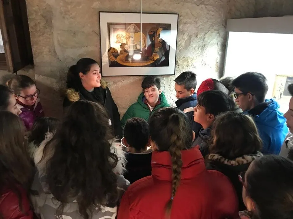 Foto 3 - Los alumnos de ESO del Colegio San Juan Bosco visitan la exposici&oacute;n &lsquo;Artilugios para fascinar&rsquo;