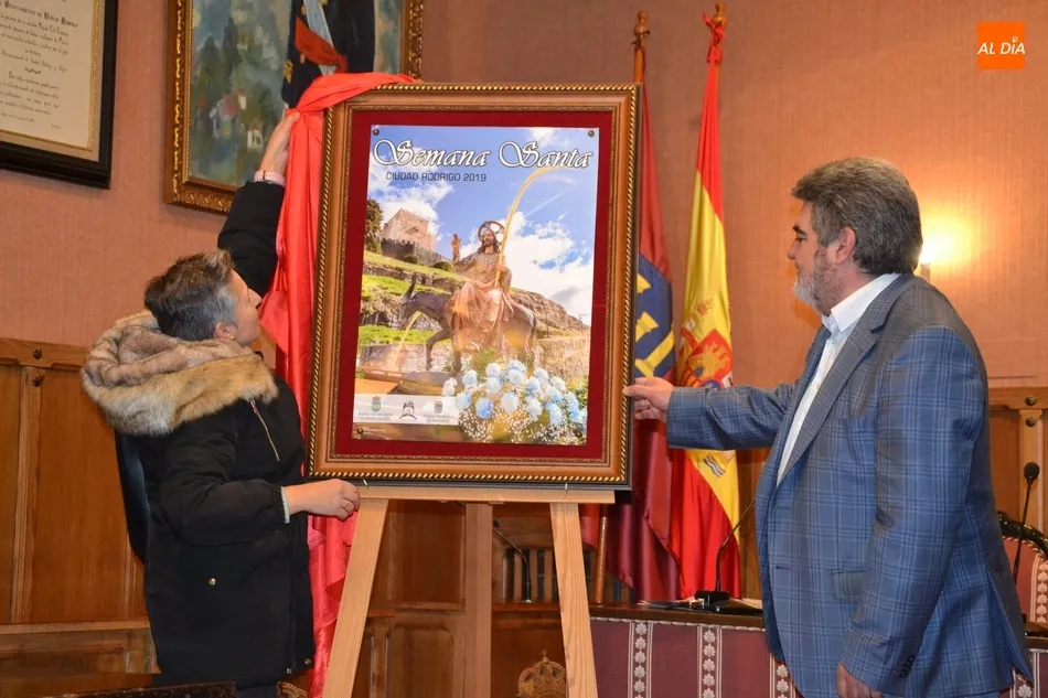 Foto 8 - La Borriquilla ilustra el cartel de la Semana Santa, que recupera la presidencia fija de la Junta...