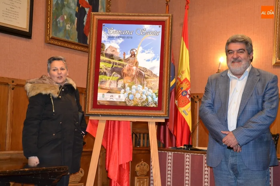 Foto 6 - La Borriquilla ilustra el cartel de la Semana Santa, que recupera la presidencia fija de la Junta...