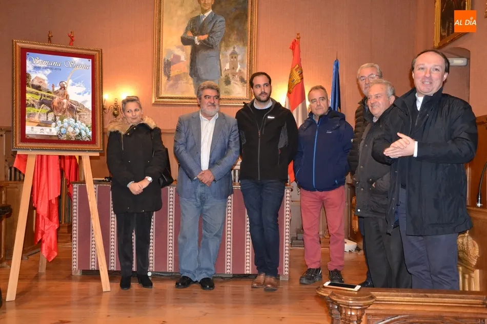 Foto 5 - La Borriquilla ilustra el cartel de la Semana Santa, que recupera la presidencia fija de la Junta...