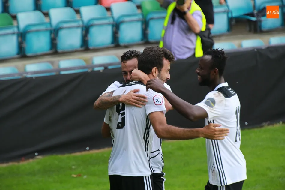 Fer Ruiz se suma a Moussa Cámara y Héctor Gómez al dejar el Salamanca UDS y unirse al Burgos