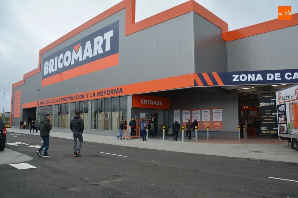 Foto 9 - Exitosa apertura al p&uacute;blico de Bricomart, el&nbsp;almac&eacute;n de la construcci&oacute;n y la reforma