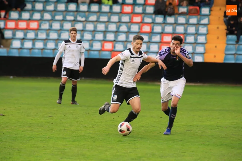 Carlos Indiano, con el balón en los pies