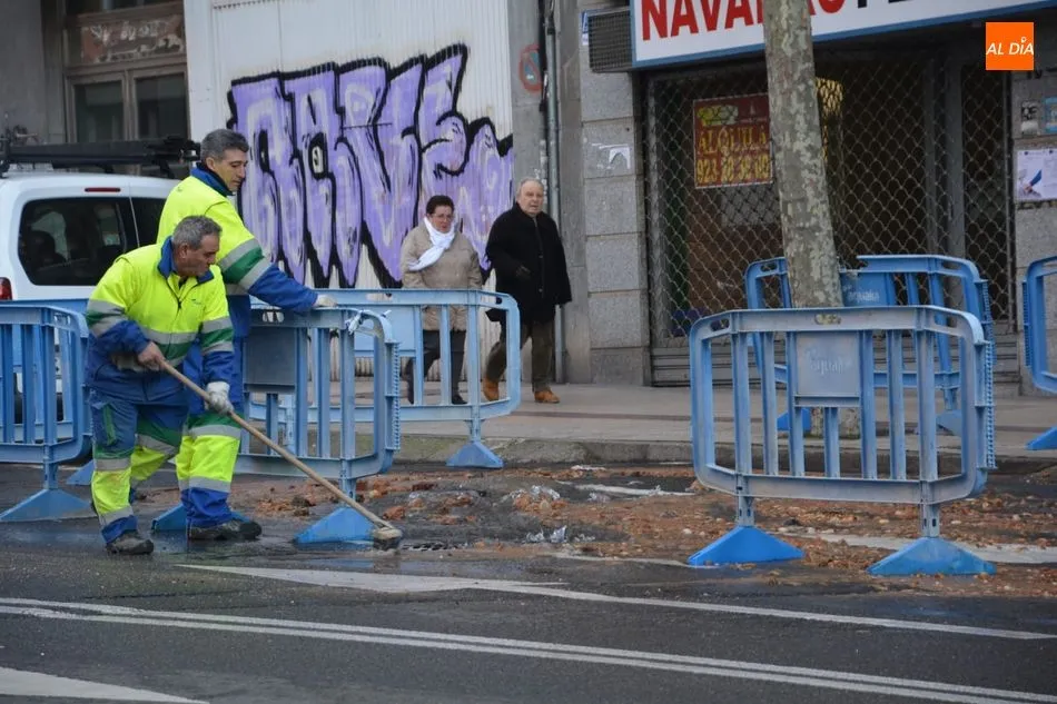 Foto 9 - Un revent&oacute;n inunda gran parte de la avenida de los Comuneros