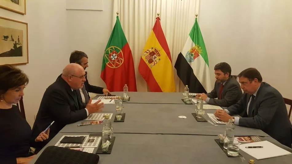 Reunión de los ministros Luis Planas y Luis Capoulas Santos en Mérida