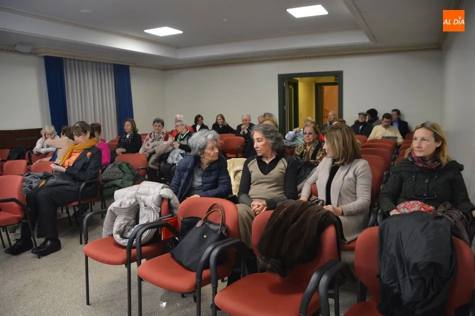 Foto 9 - El diplom&aacute;tico Domingo de Silos presenta en el Liceo su novela &lsquo;La Onza de Oro&rsquo;  