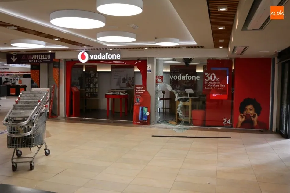 Foto 3 - Violento asalto a una tienda de telefon&iacute;a en el hipermercado Carrefour