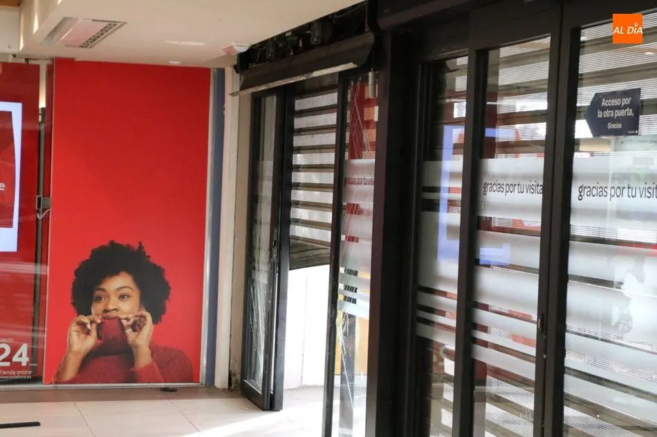 Foto 2 - Violento asalto a una tienda de telefon&iacute;a en el hipermercado Carrefour