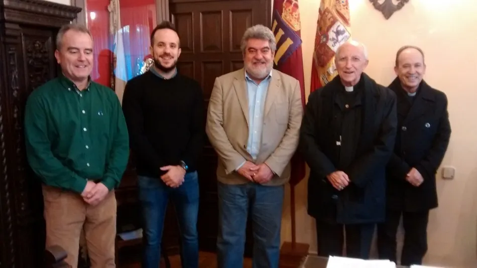 El nuevo Administrador Apostólico de la Diócesis visita la Casa Consistorial  