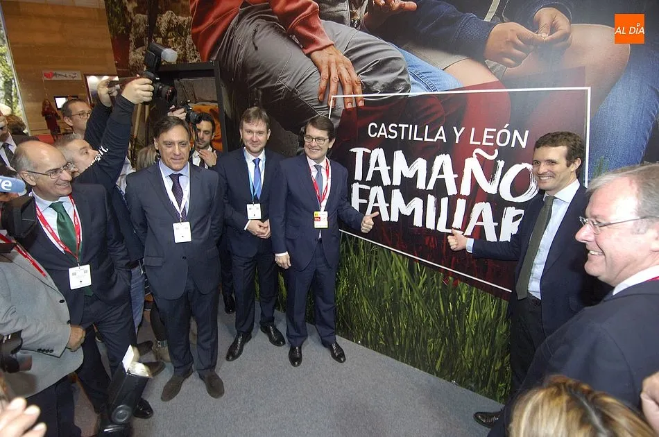 Foto 6 - Los pol&iacute;ticos de Salamanca se codean con Pablo Casado y Schuster elogia a Salamanca