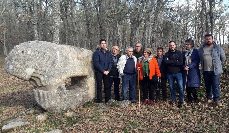 La subdelegada del Gobierno descubre el Castro de Irueña dentro de una visita a Fuenteguinaldo  