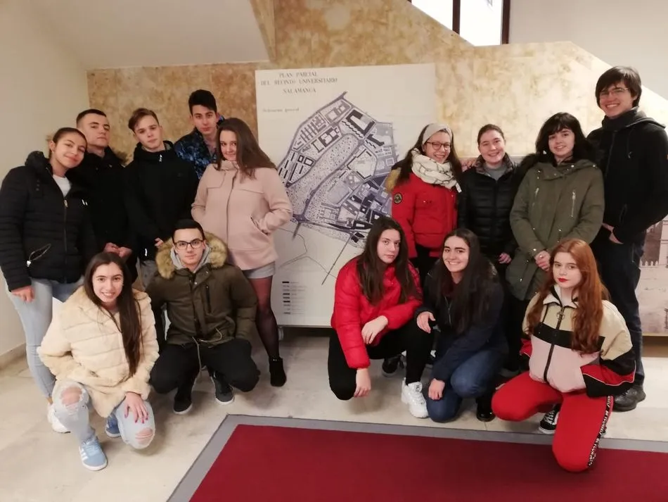 Foto 2 - Los alumnos de ESO del Colegio San Juan Bosco conocen el Archivo Hist&oacute;rico Provincial&nbsp;  