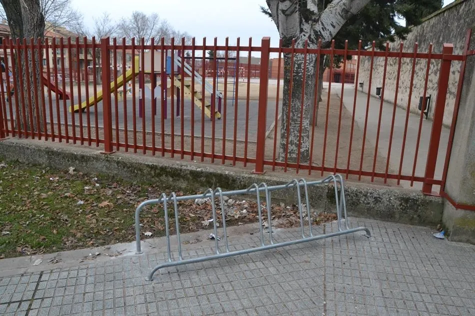 El Colegio Miróbriga estrena aparcabicis  