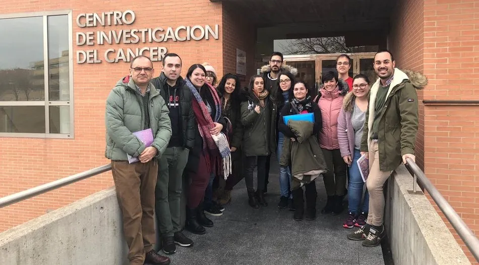 Los  alumnos del curso de Ensayos Microbiológicos visitan el Centro de Investigación del...