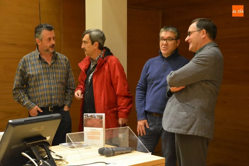 Foto 5 - F&eacute;lix Poblaci&oacute;n presenta a los salmantinos el libro que recopila sus art&iacute;culos sobre Memoria...