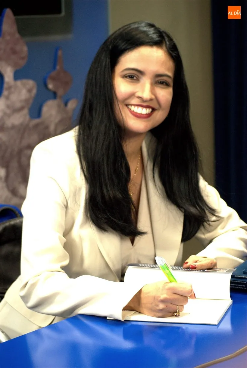 Foto 2 - Elba Maribel Hern&aacute;ndez Miranda, la flor y el canto  