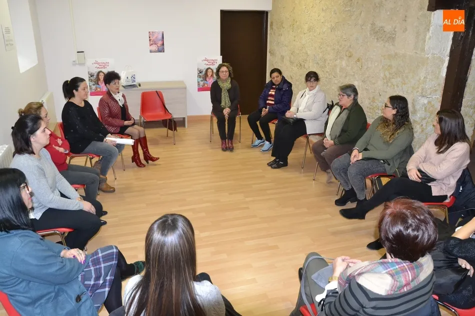 Foto 6 - Doce mujeres se formar&aacute;n durante tres meses en la atenci&oacute;n sociosanitaria a personas dependientes ...
