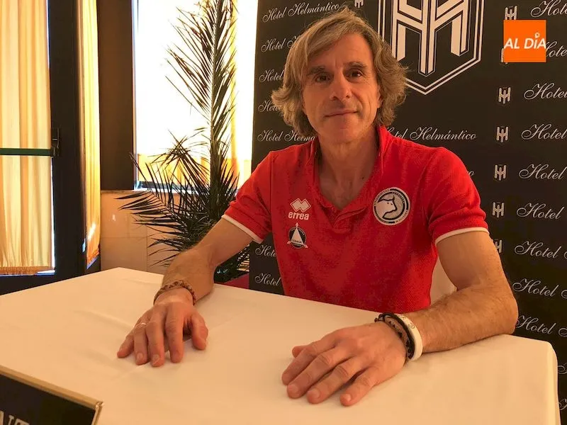 Roberto Aguirre durante la rueda de prensa