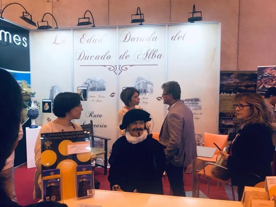 Manuel Hernández en el stand de Alba de Tormes