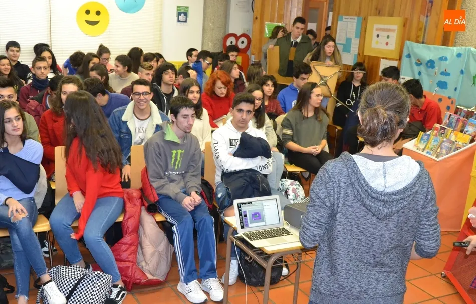 Foto 8 - J&oacute;venes del IES Fray Diego se acercan a la ciencia a trav&eacute;s del humor con &lsquo;Big Van&rsquo;  