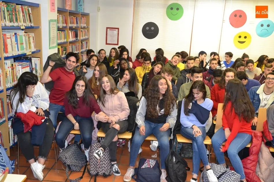 Foto 9 - J&oacute;venes del IES Fray Diego se acercan a la ciencia a trav&eacute;s del humor con &lsquo;Big Van&rsquo;  