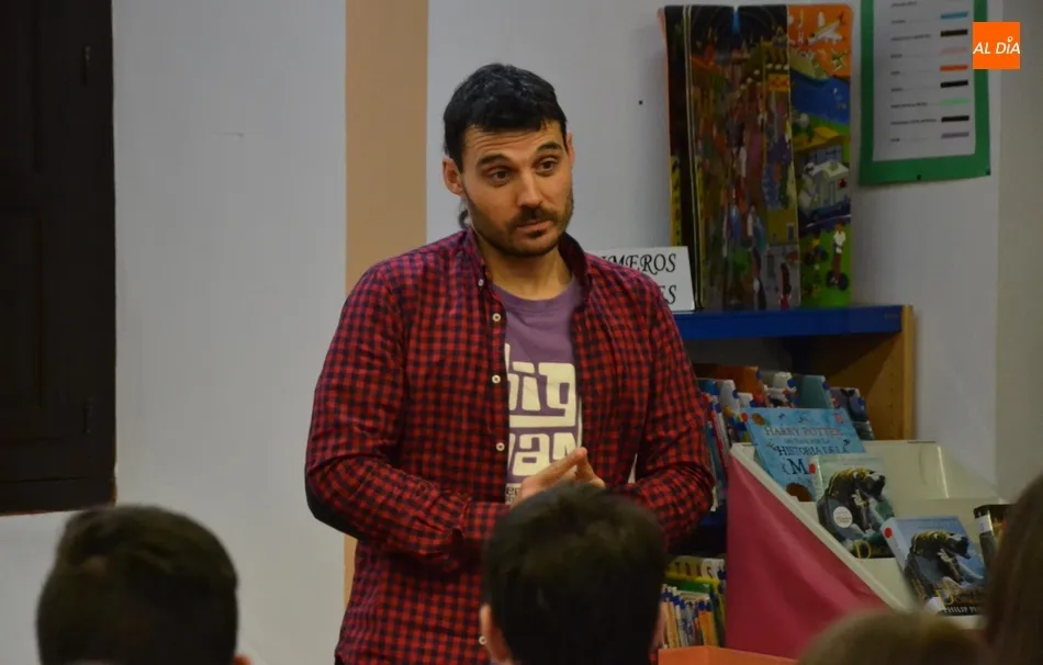 Foto 5 - J&oacute;venes del IES Fray Diego se acercan a la ciencia a trav&eacute;s del humor con &lsquo;Big Van&rsquo;  