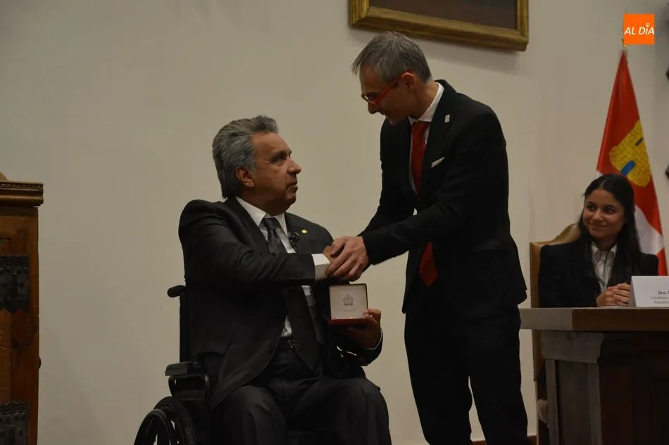 Foto 6 - El presidente de Ecuador recibe la Medalla de la Universidad de Salamanca