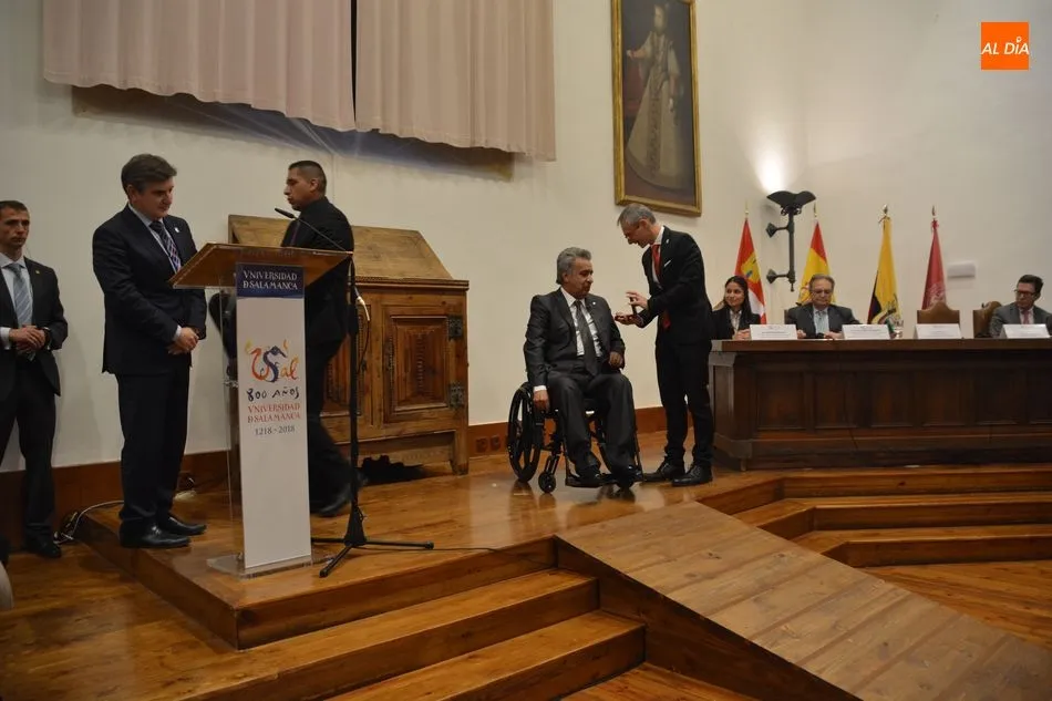Foto 5 - El presidente de Ecuador recibe la Medalla de la Universidad de Salamanca