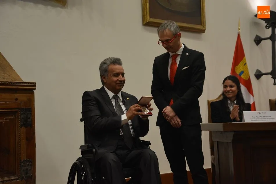 Foto 4 - El presidente de Ecuador recibe la Medalla de la Universidad de Salamanca