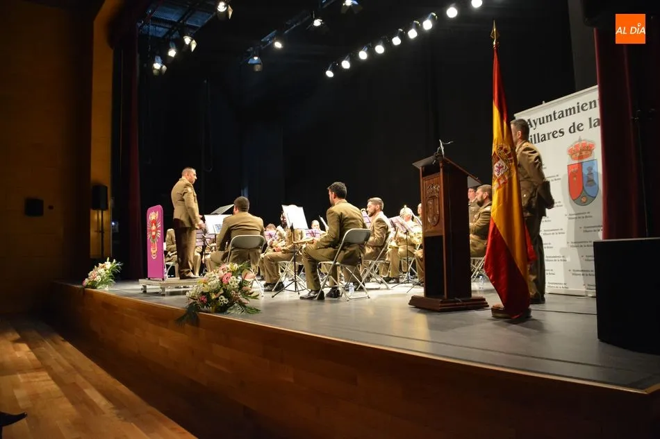 Foto 10 - Numerosas autoridades inauguran oficialmente el auditorio de Villares de la Reina