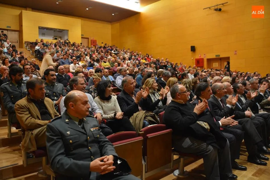 Foto 7 - Numerosas autoridades inauguran oficialmente el auditorio de Villares de la Reina