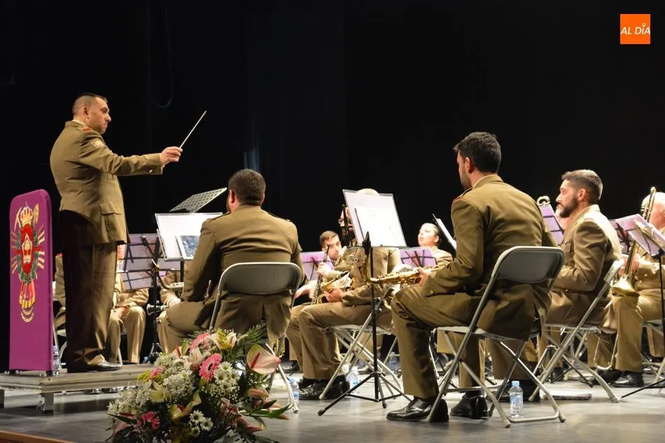 Foto 5 - Numerosas autoridades inauguran oficialmente el auditorio de Villares de la Reina