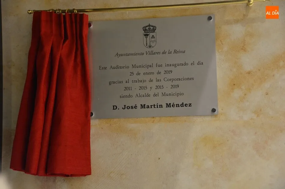 Foto 3 - Numerosas autoridades inauguran oficialmente el auditorio de Villares de la Reina