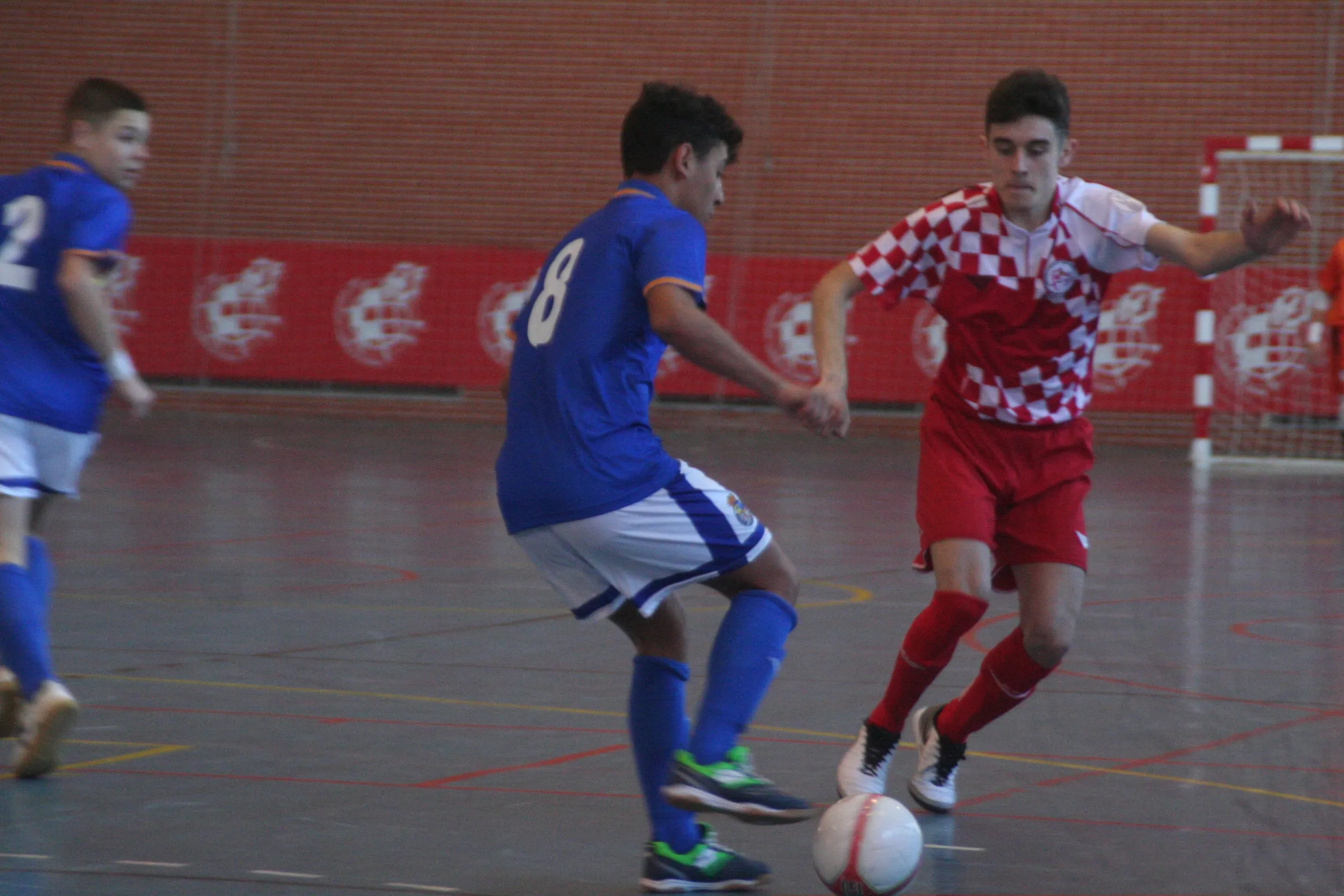 Jorge Crespo marca en la eléctrica victoria de Castilla y León en su despedida del Nacional  