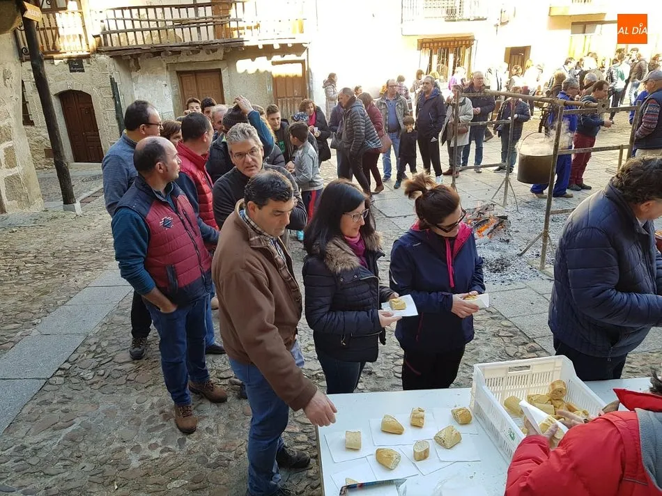 Foto 8 - San Esteban de la Sierra disfruta un a&ntilde;o m&aacute;s de su matanza t&iacute;pica