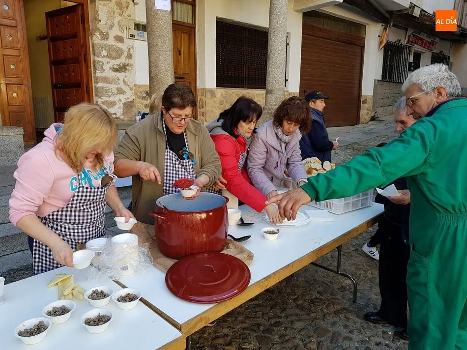 Foto 6 - San Esteban de la Sierra disfruta un a&ntilde;o m&aacute;s de su matanza t&iacute;pica
