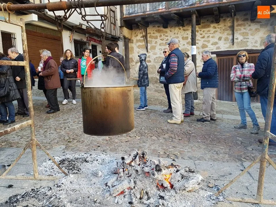 Foto 4 - San Esteban de la Sierra disfruta un a&ntilde;o m&aacute;s de su matanza t&iacute;pica