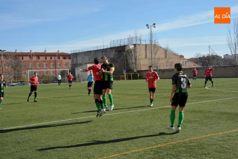 Foto 4 - Navega y Hergar contin&uacute;an con su pelea por el liderato en la Provincial de Aficionados