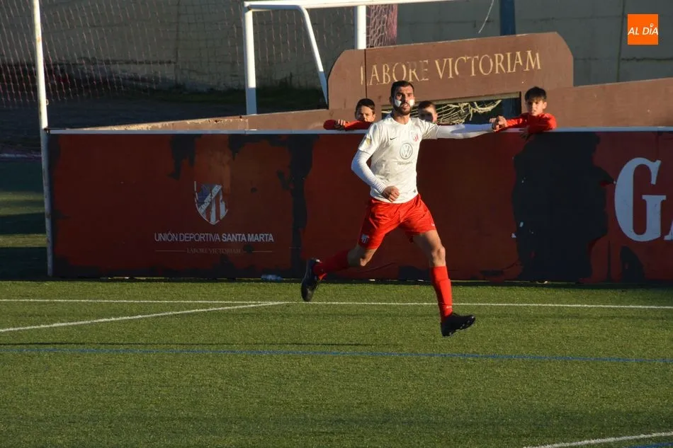 Foto 6 - El Santa Marta vence al Almaz&aacute;n con &lsquo;susto&rsquo; final (3-2)