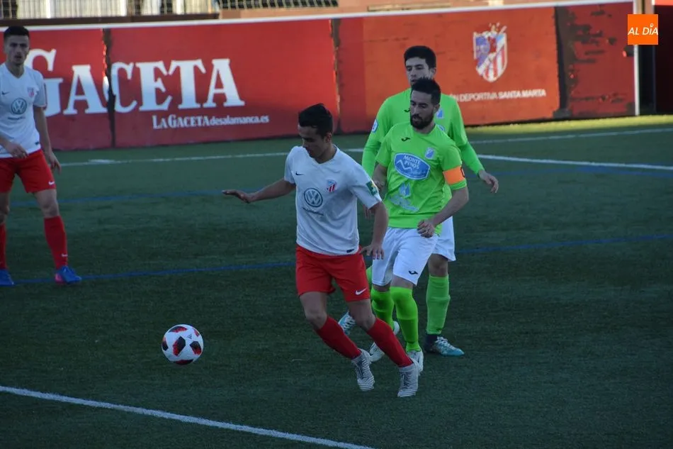 Instantes del partido entre el Santa Marta y el Almazán