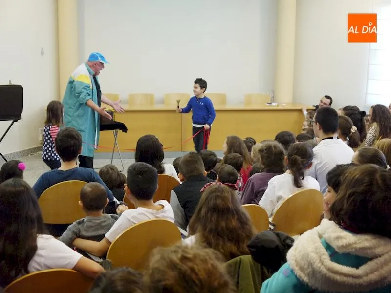 Foto 4 - Fernando Salda&ntilde;a lleva su espect&aacute;culo de magia a la Casa de la Cultura