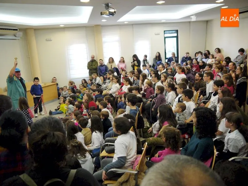 Foto 3 - Fernando Salda&ntilde;a lleva su espect&aacute;culo de magia a la Casa de la Cultura