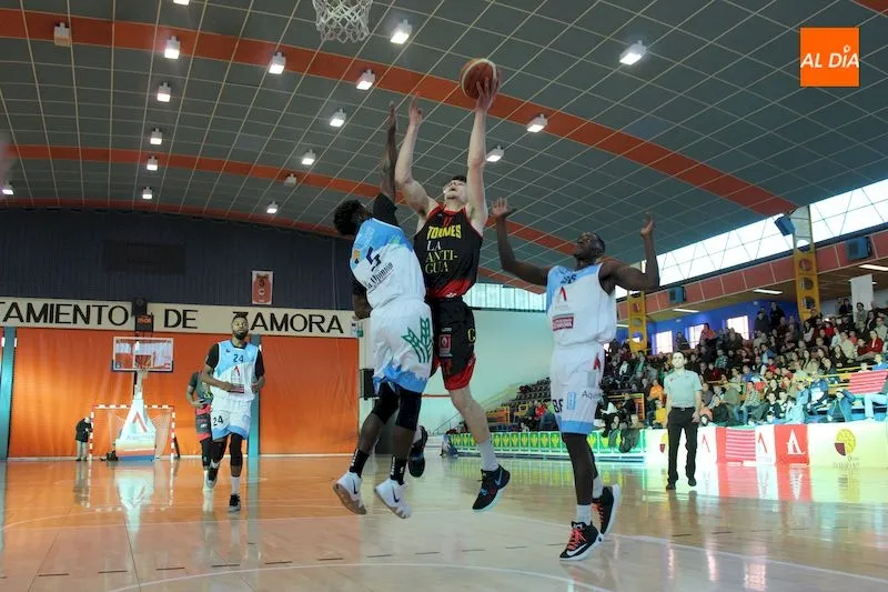 Foto 5 - El Aquimisa Queso Zamorano se lleva el derbi regional frente a La Antigua CB Tormes (86-76)