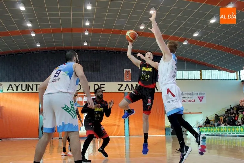 Foto 4 - El Aquimisa Queso Zamorano se lleva el derbi regional frente a La Antigua CB Tormes (86-76)