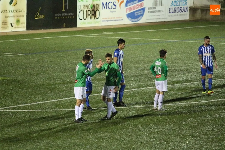 Foto 10 - CD Guijuelo y Ponferradina protagonizan un emocionante choque que acaba en empate (2-2)