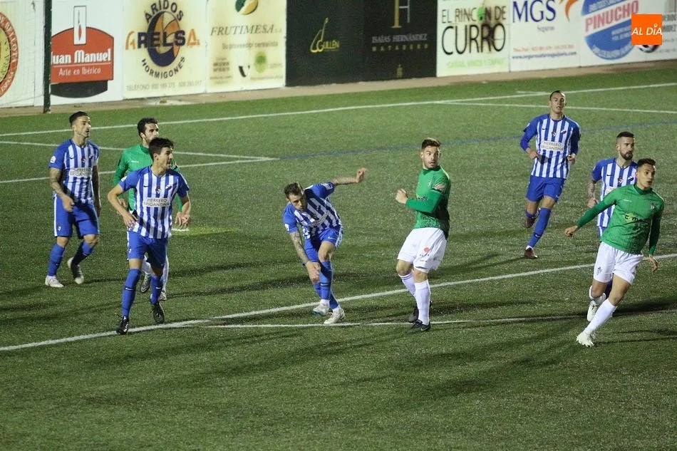 Foto 9 - CD Guijuelo y Ponferradina protagonizan un emocionante choque que acaba en empate (2-2)