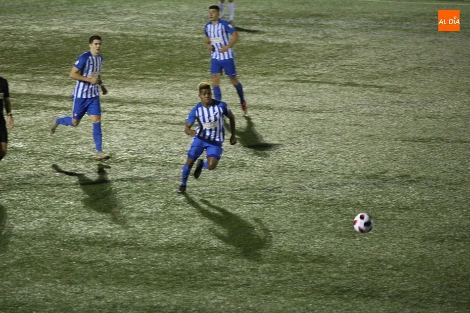Foto 8 - CD Guijuelo y Ponferradina protagonizan un emocionante choque que acaba en empate (2-2)