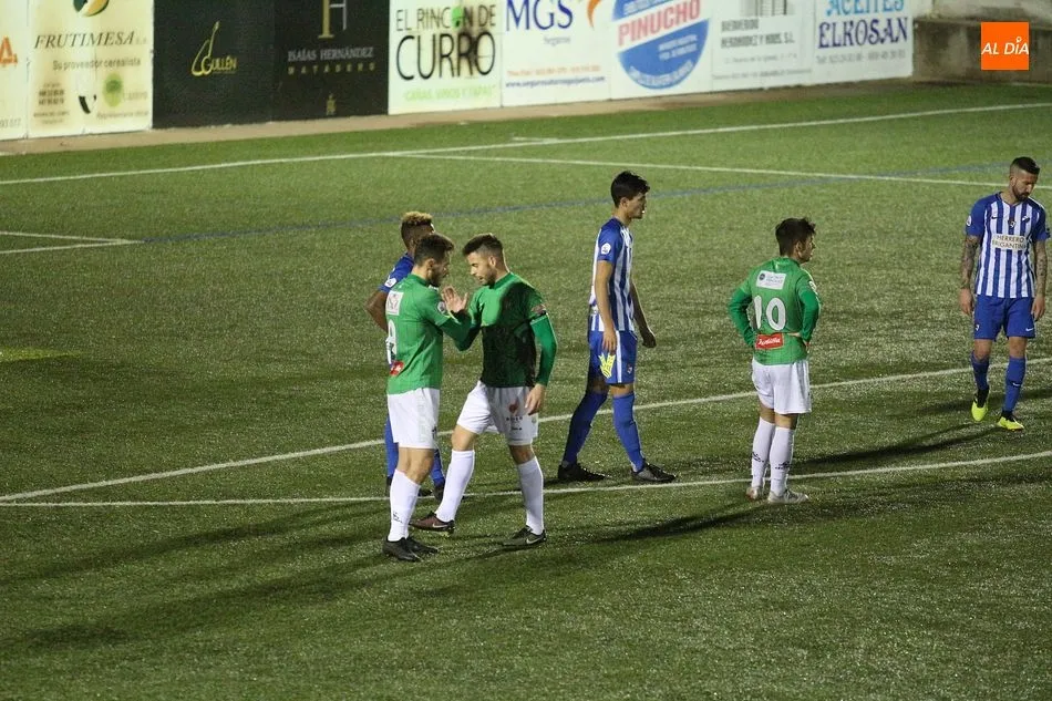 Foto 7 - CD Guijuelo y Ponferradina protagonizan un emocionante choque que acaba en empate (2-2)